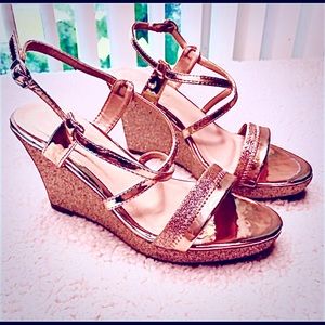 Forever Rose Gold Glitter Strappy Platform
Wedge Sandal 8.5.